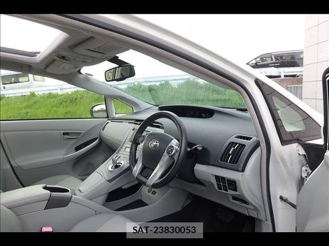 Toyota PRIUS 2012-03 8075168-12