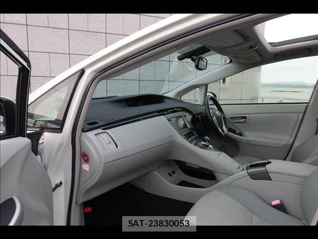 Toyota PRIUS 2012-03 8075168-13
