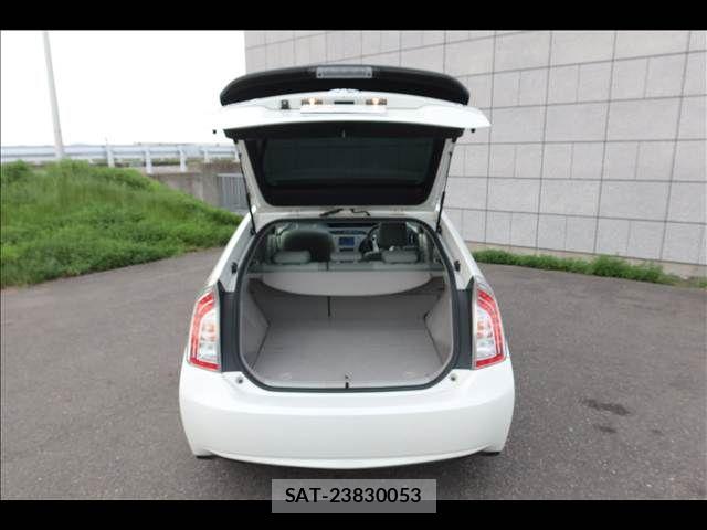 Toyota PRIUS 2012-03 8075168-19