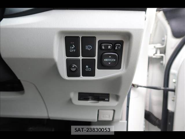 Toyota PRIUS 2012-03 8075168-23