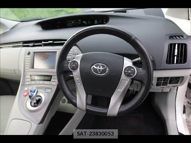 Toyota PRIUS 2012-03 8075168-25