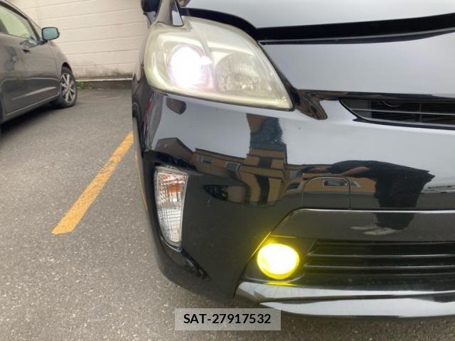Toyota PRIUS 2013-06 8075188-15