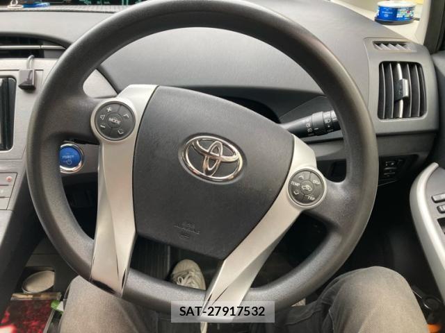 Toyota PRIUS 2013-06 8075188-17