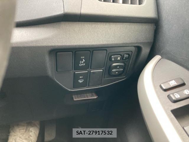 Toyota PRIUS 2013-06 8075188-21
