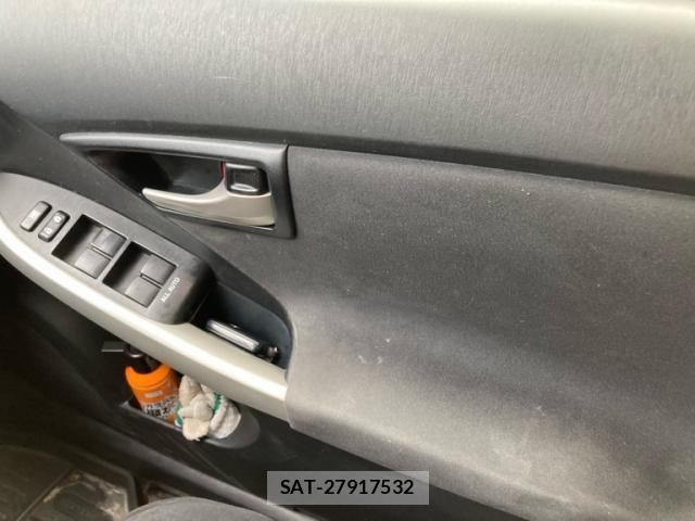 Toyota PRIUS 2013-06 8075188-22