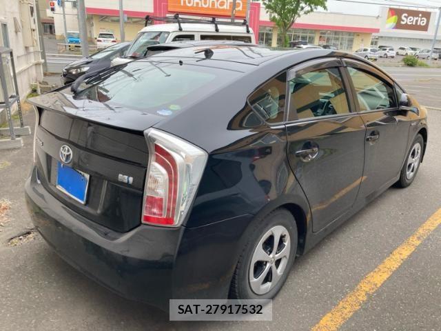Toyota PRIUS 2013-06 8075188-3