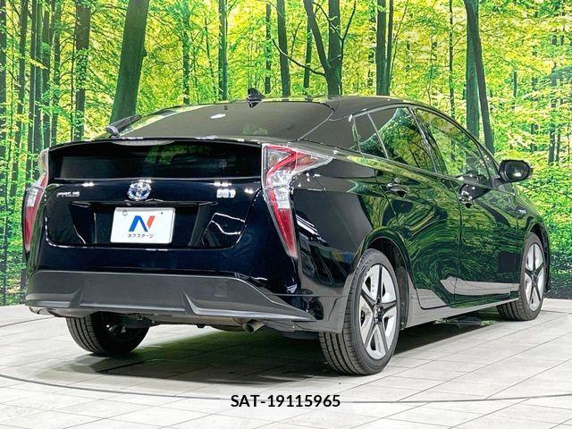 Toyota PRIUS 2018-03 8075158-16