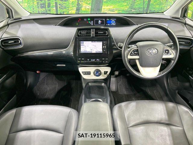Toyota PRIUS 2018-03 8075158-1