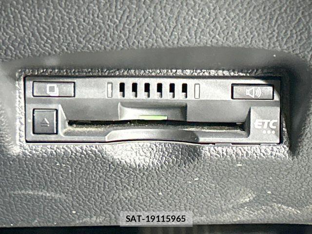 Toyota PRIUS 2018-03 8075158-5