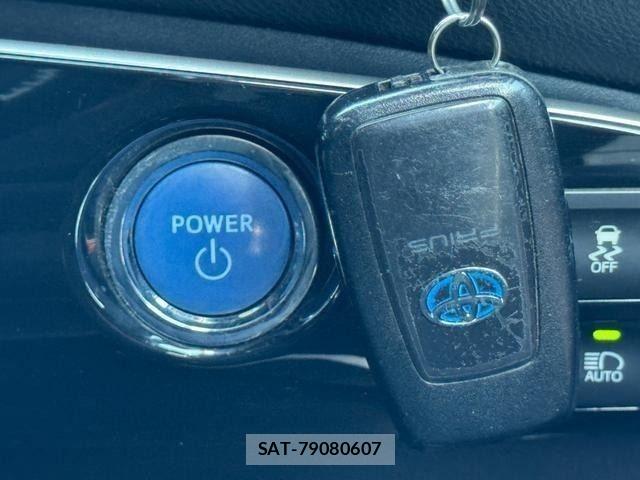 Toyota PRIUS 2016-04 8075160-15