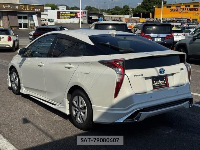 Toyota PRIUS 2016-04 8075160-3