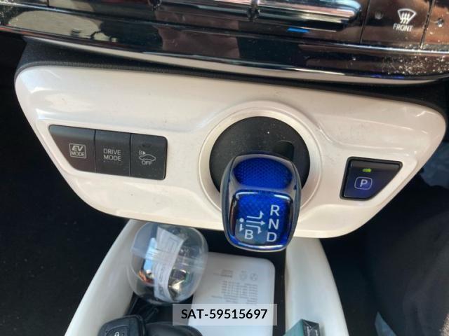 Toyota PRIUS 2016-08 8075172-17