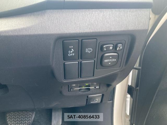 Toyota PRIUS 2012-04 8075192-14