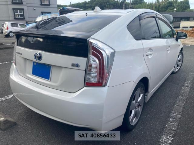 Toyota PRIUS 2012-04 8075192-3