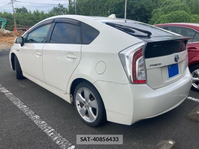 Toyota PRIUS 2012-04 8075192-5