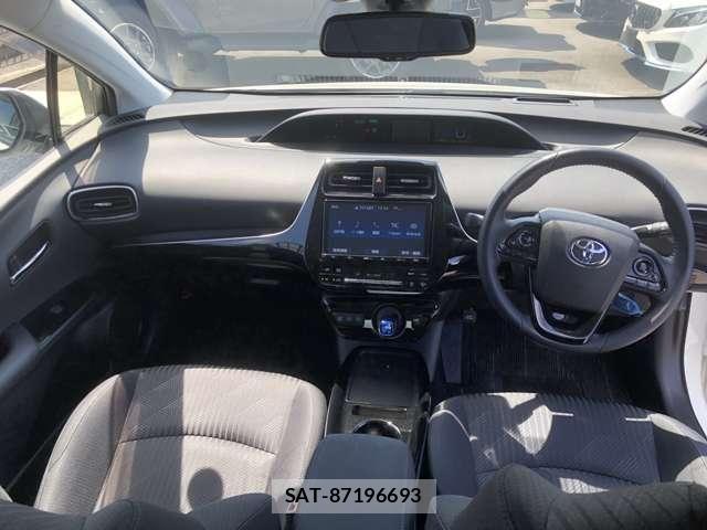 Toyota PRIUS 2019-05 8075154-11