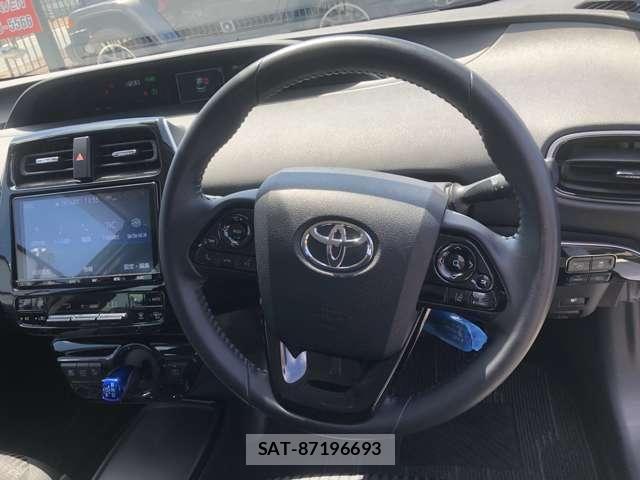 Toyota PRIUS 2019-05 8075154-12