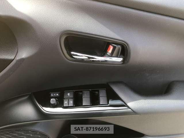 Toyota PRIUS 2019-05 8075154-23