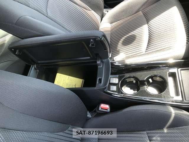 Toyota PRIUS 2019-05 8075154-24