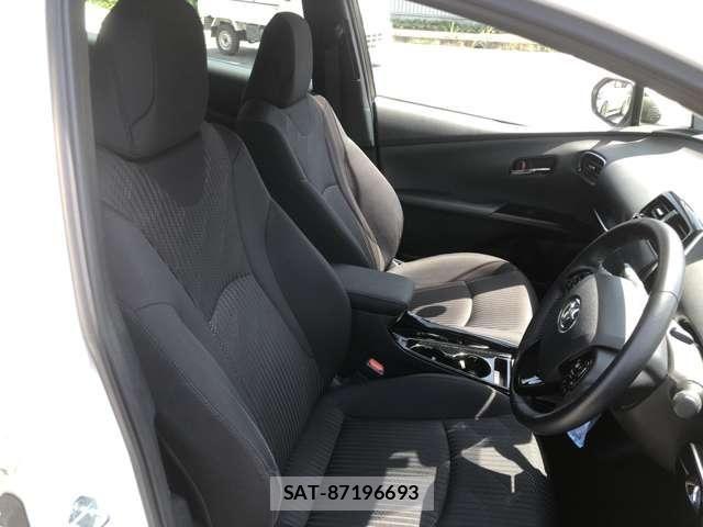 Toyota PRIUS 2019-05 8075154-26