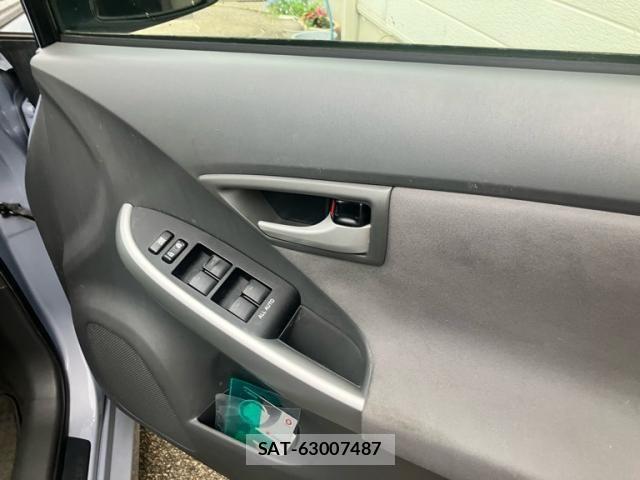 Toyota PRIUS 2010-03 8075196-11