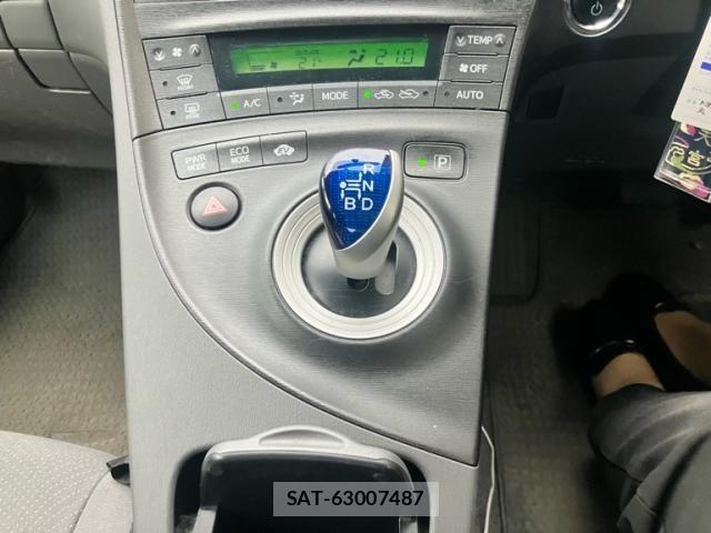 Toyota PRIUS 2010-03 8075196-16