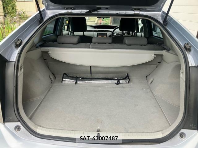 Toyota PRIUS 2010-03 8075196-23