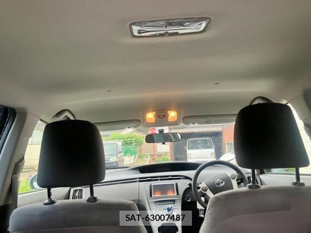 Toyota PRIUS 2010-03 8075196-24