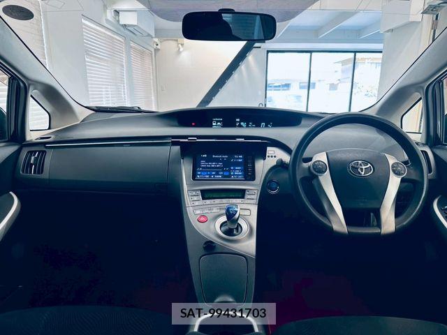 Toyota PRIUS 2012-03 8075181-2