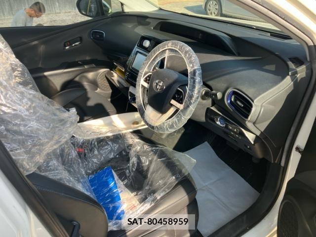 Toyota PRIUS 2017-08 8075171-13
