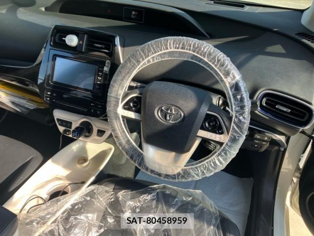 Toyota PRIUS 2017-08 8075171-14