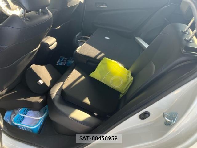Toyota PRIUS 2017-08 8075171-15
