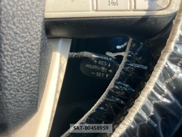 Toyota PRIUS 2017-08 8075171-23