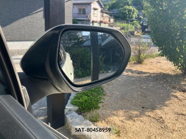 Toyota PRIUS 2017-08 8075171-25