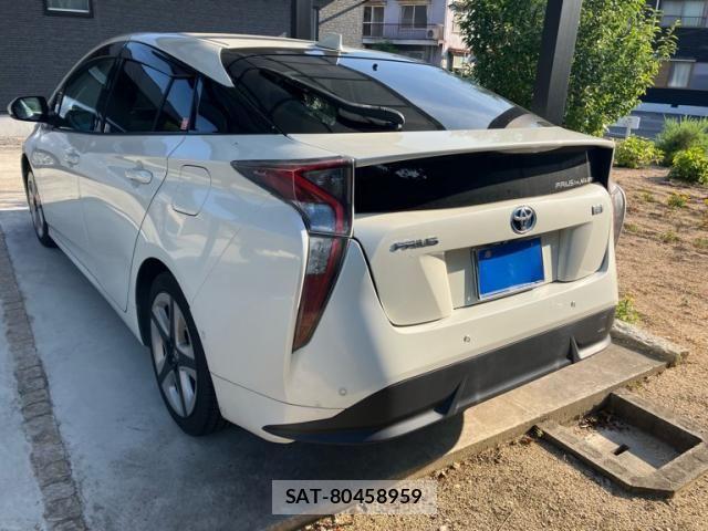 Toyota PRIUS 2017-08 8075171-2