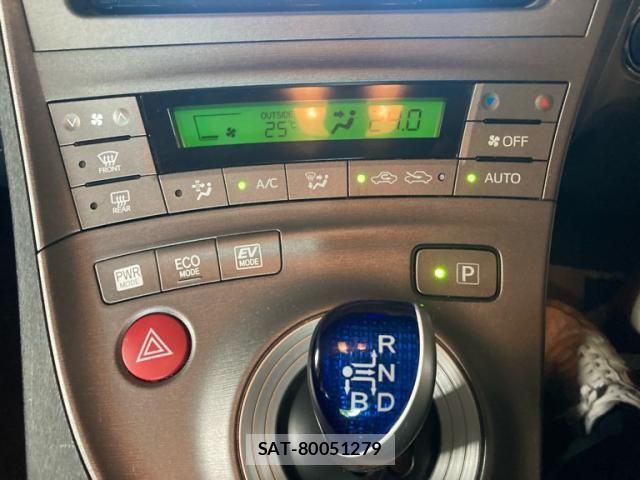 Toyota PRIUS 2014-07 8075180-12