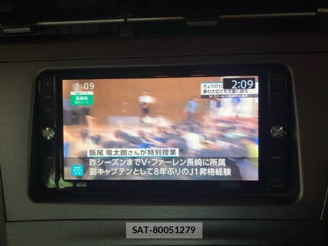 Toyota PRIUS 2014-07 8075180-16