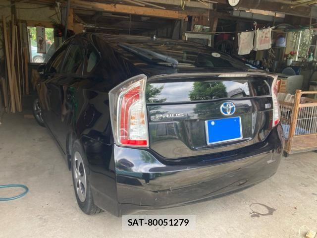 Toyota PRIUS 2014-07 8075180-1
