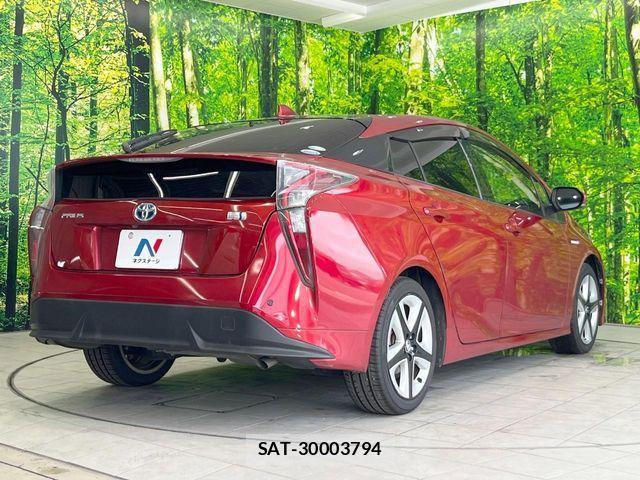 Toyota PRIUS 2016-04 8075159-16