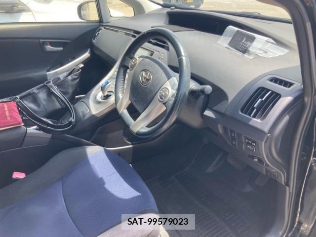 Toyota PRIUS 2013-08 8075191-11