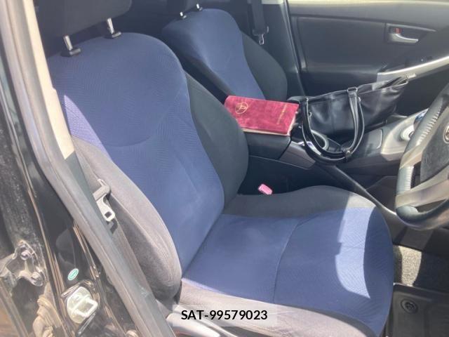 Toyota PRIUS 2013-08 8075191-12