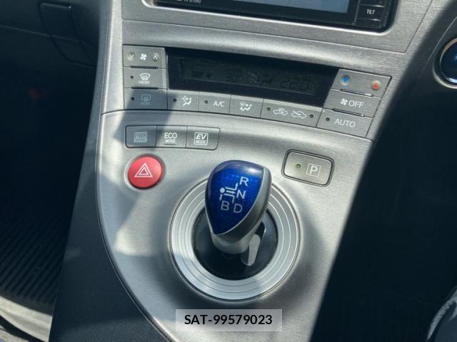 Toyota PRIUS 2013-08 8075191-22