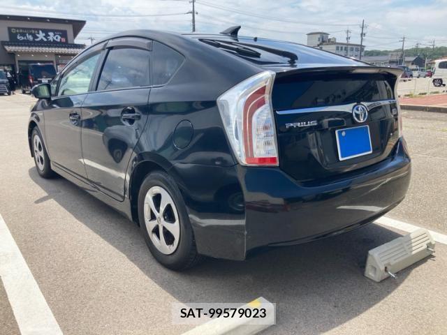 Toyota PRIUS 2013-08 8075191-2