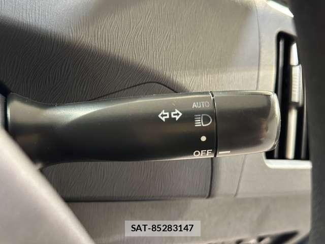 Toyota PRIUS 2012-06 8075179-11