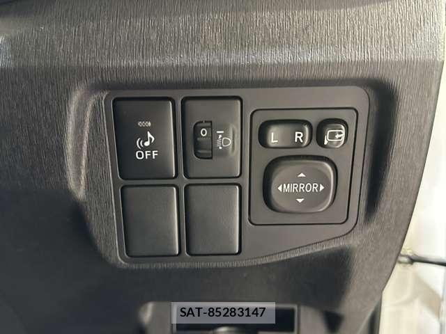 Toyota PRIUS 2012-06 8075179-12