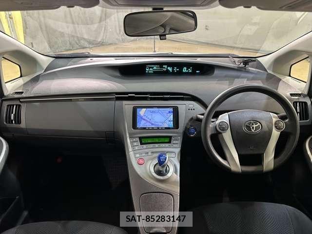 Toyota PRIUS 2012-06 8075179-15