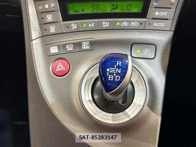 Toyota PRIUS 2012-06 8075179-21