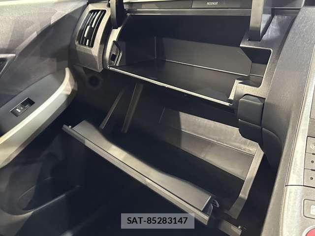 Toyota PRIUS 2012-06 8075179-22