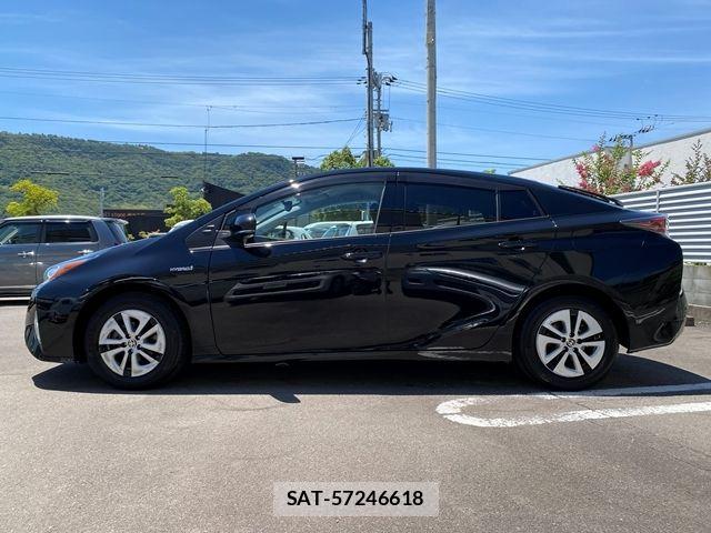 Toyota PRIUS 2017-06 8075163-4