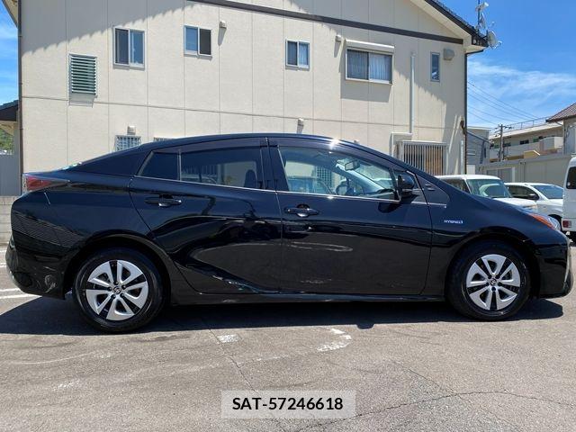 Toyota PRIUS 2017-06 8075163-5
